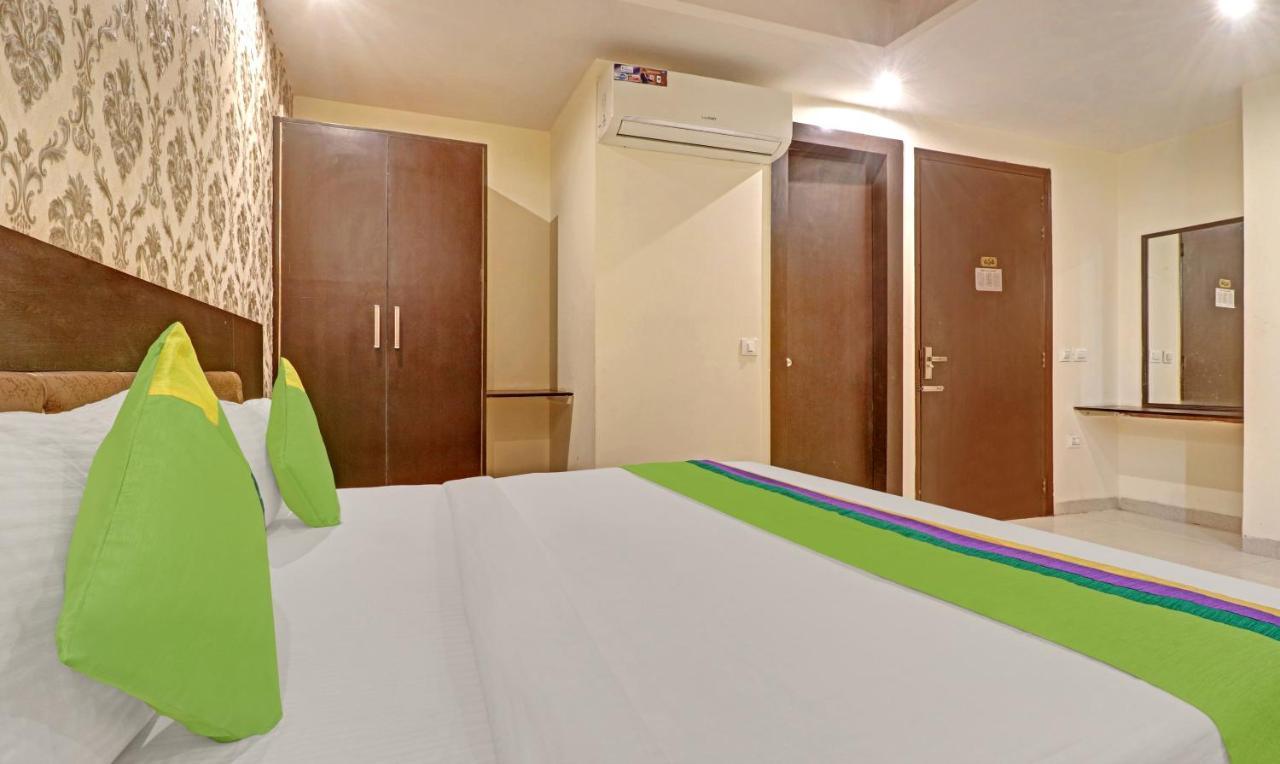 Treebo Trend Paragon Suites Mahipalpur Нью-Дели Экстерьер фото